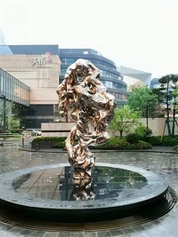 Sculpture de paysage en forme de pierre en acier inoxydable